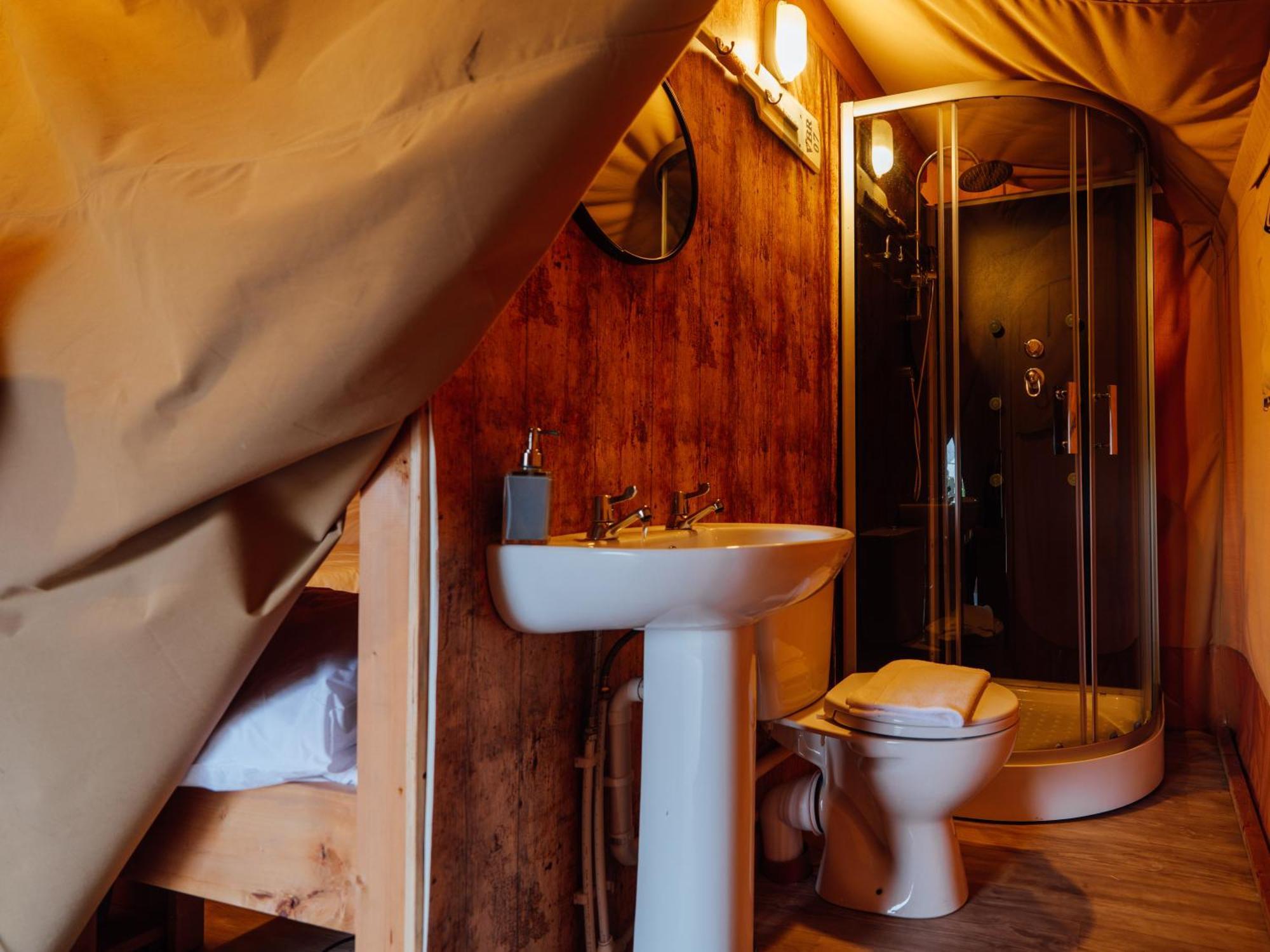 Sunset Retreats Safari Tent Ombersley Luaran gambar