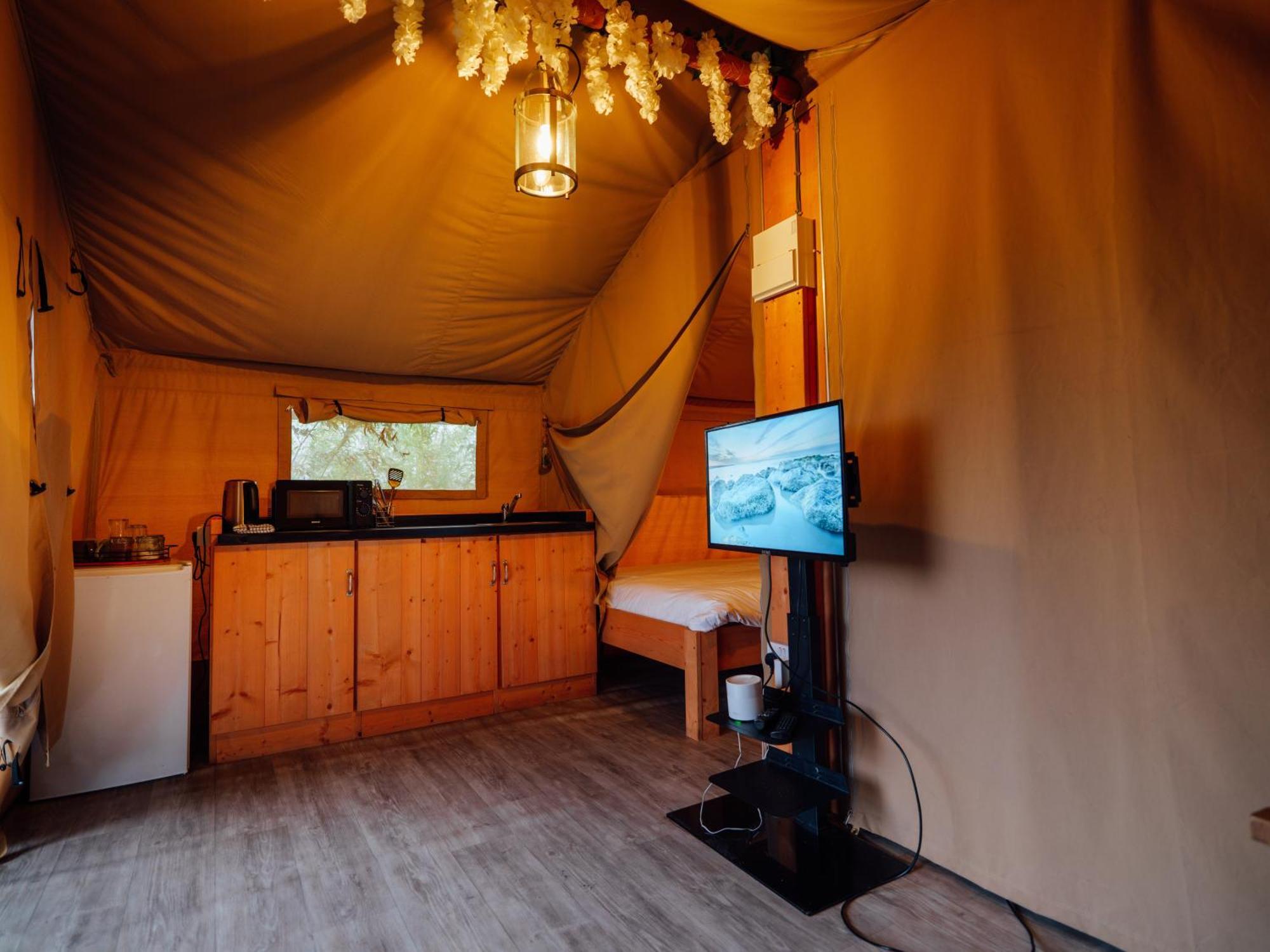 Sunset Retreats Safari Tent Ombersley Luaran gambar